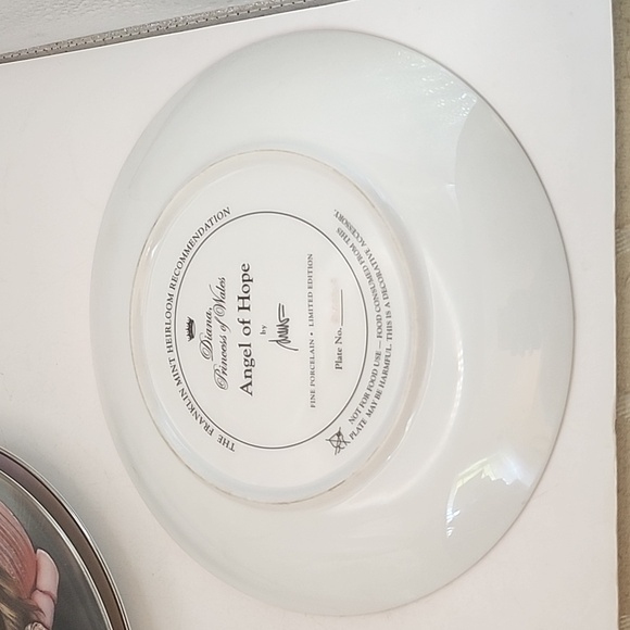 Franklin Mint Princess Diana Limited Edition Collector's Plates Set of 3 - Picture 9 of 10